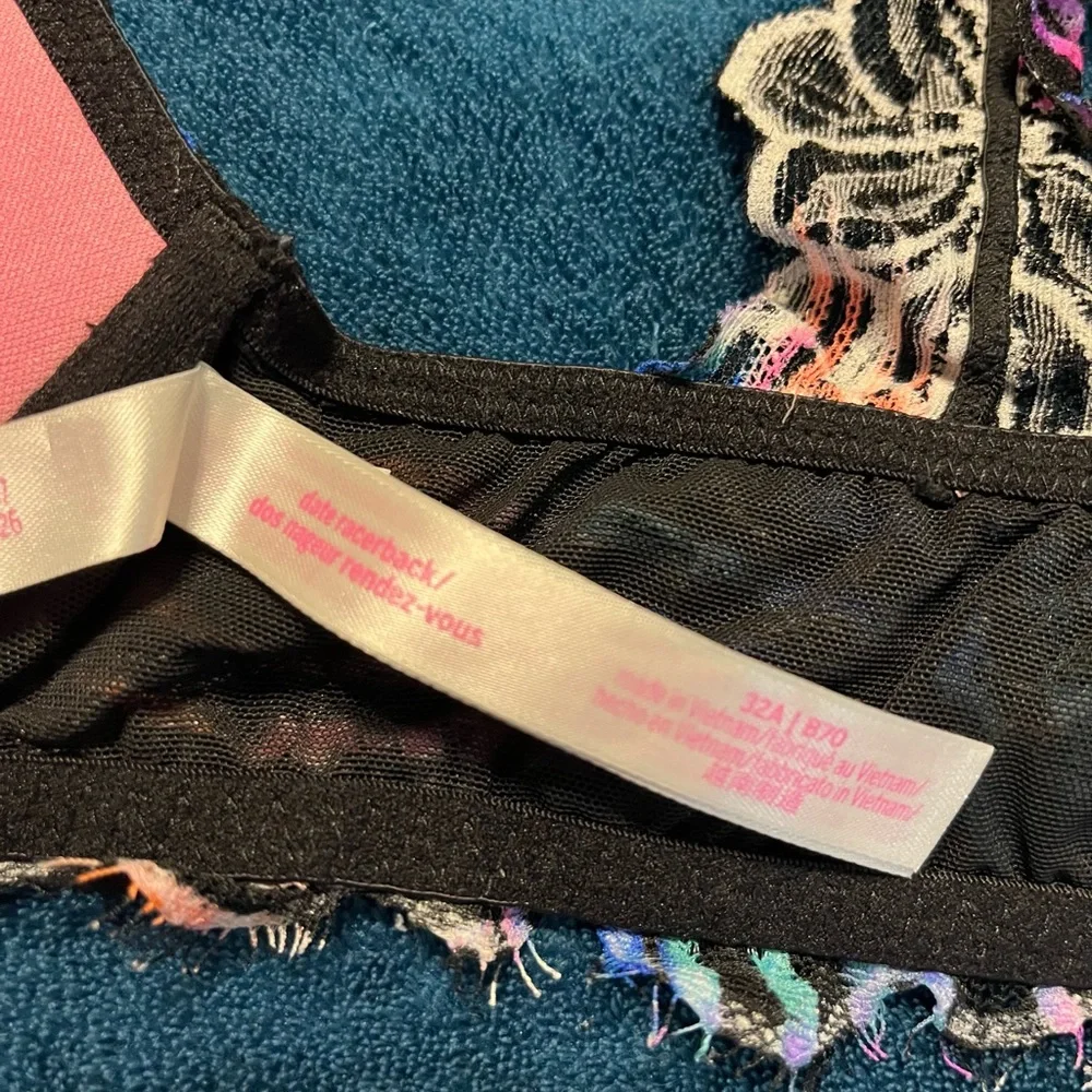Pink by Victoria’s Secret Date Racerback Bra - Size 32A